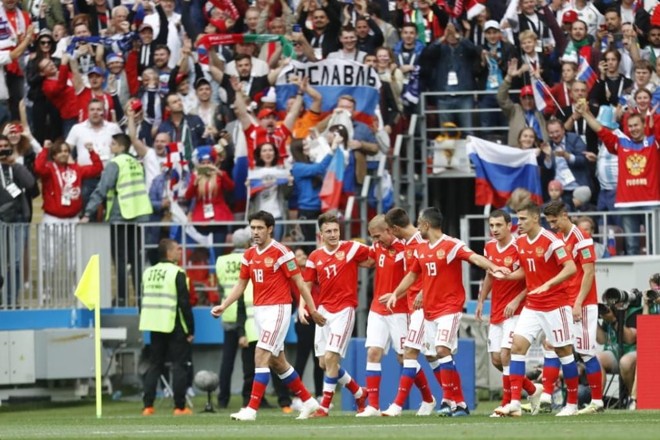 Rússia abre a Copa com estilo: 5 a 0 na Arábia Saudita. | Fotos: Agência AFP e Jonathan Campos/Gazeta do Povo