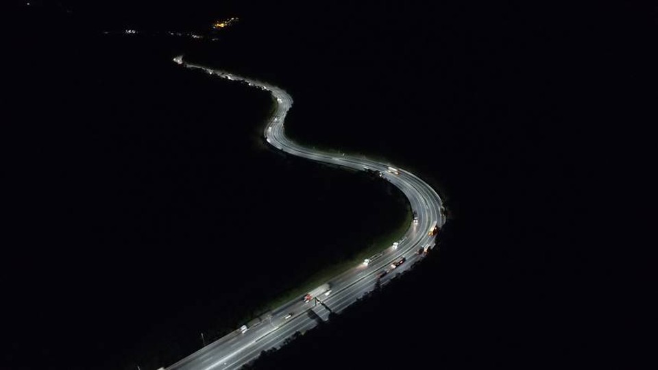 Trecho iluminado na BR-376 em Guaratuba. | Litoral Sul/