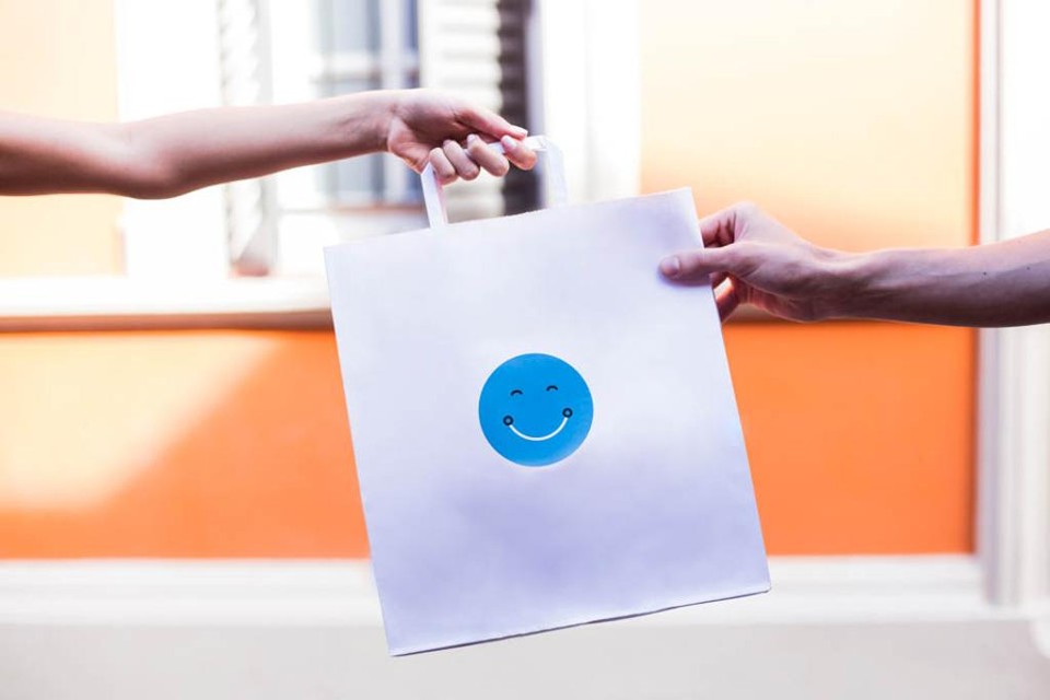 Startup ajuda consumidor a pagar até 70% menos por produto importado por meio de aplicativo que conectada compradores  a viajantes com espaço na mala. | Grabr/Divulgação