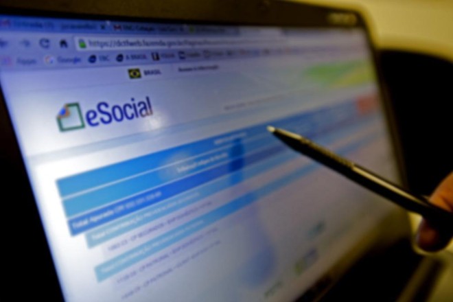 Todas as empresas devem enviar dados de seus empregados para o eSocial. Implantação será gradual | Marcelo Camargo/Agência Brasil