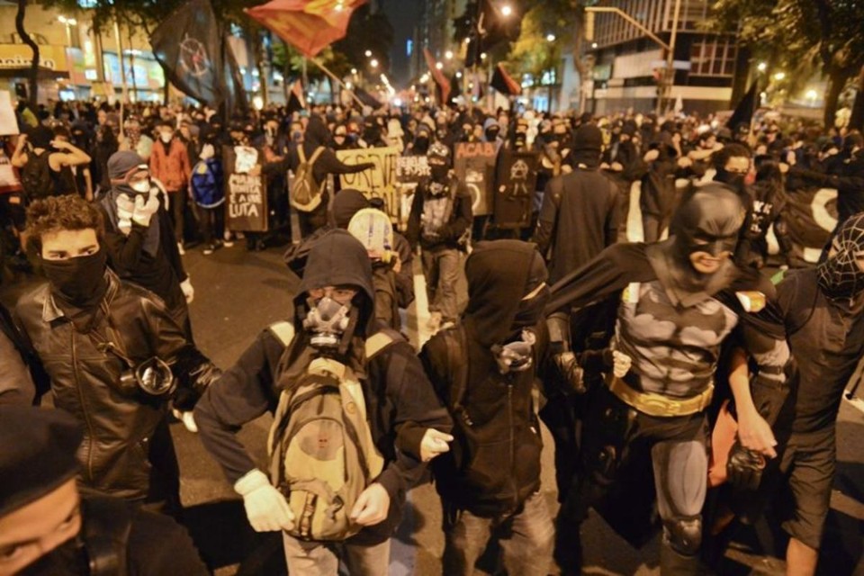 Justiça condena black blocs por protestos violentos contra a Copa de 2014 | Christophe Simon/AFP