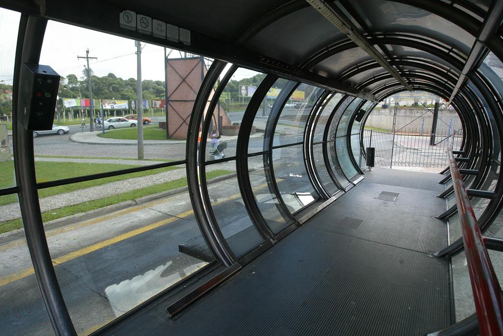 Estação-tubo usado pelo ligeirinho no Terminal do Santa Cândida vai ser desativado | FERNANDA PRETO/FERNANDA PRETO