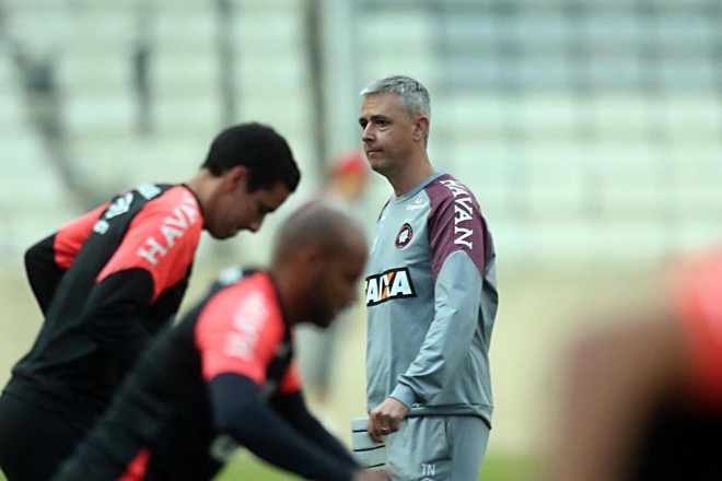 O técnico Tiago Nunes vai estrear na Baixada como comandante do time principal neste Brasileiro. | Albari Rosa/Gazeta do Povo