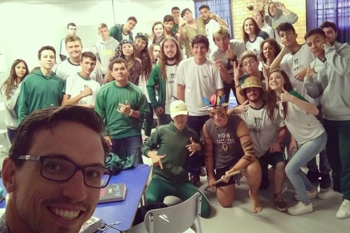 Alunos durante a oficina do Sesi Campo Largo em parceria com o Ler e Pensar |