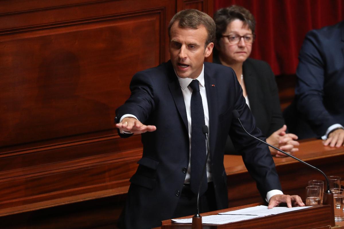 O presidente francês Emmanuel Macron discursou em um congresso especial que reuniu as duas casas do Parlamento (Assembleia Nacional e Senado) no Palácio de Versalhes, nos arredores de Paris, em 9 de julho de 2018. | LUDOVIC MARIN/AFP