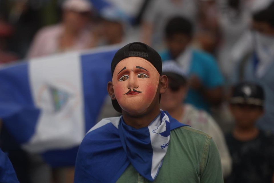 Protesto pacífico em celebração ao Dia do Estudante exigiu a renúncia do presidente nicaraguense Daniel Ortega e sua esposa, vice-presidente Rosario Murillo, em Manágua, em 23 de julho | MARVIN RECINOSAFP