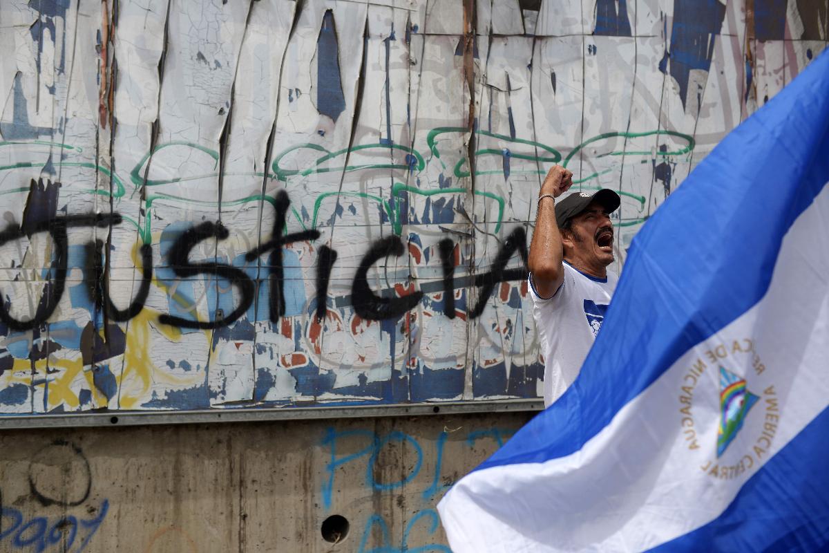 Na Nicarágua, manifestantes celebram 100 dias de protestos contra o governo de Daniel Ortega | MARVIN RECINOS/AFP