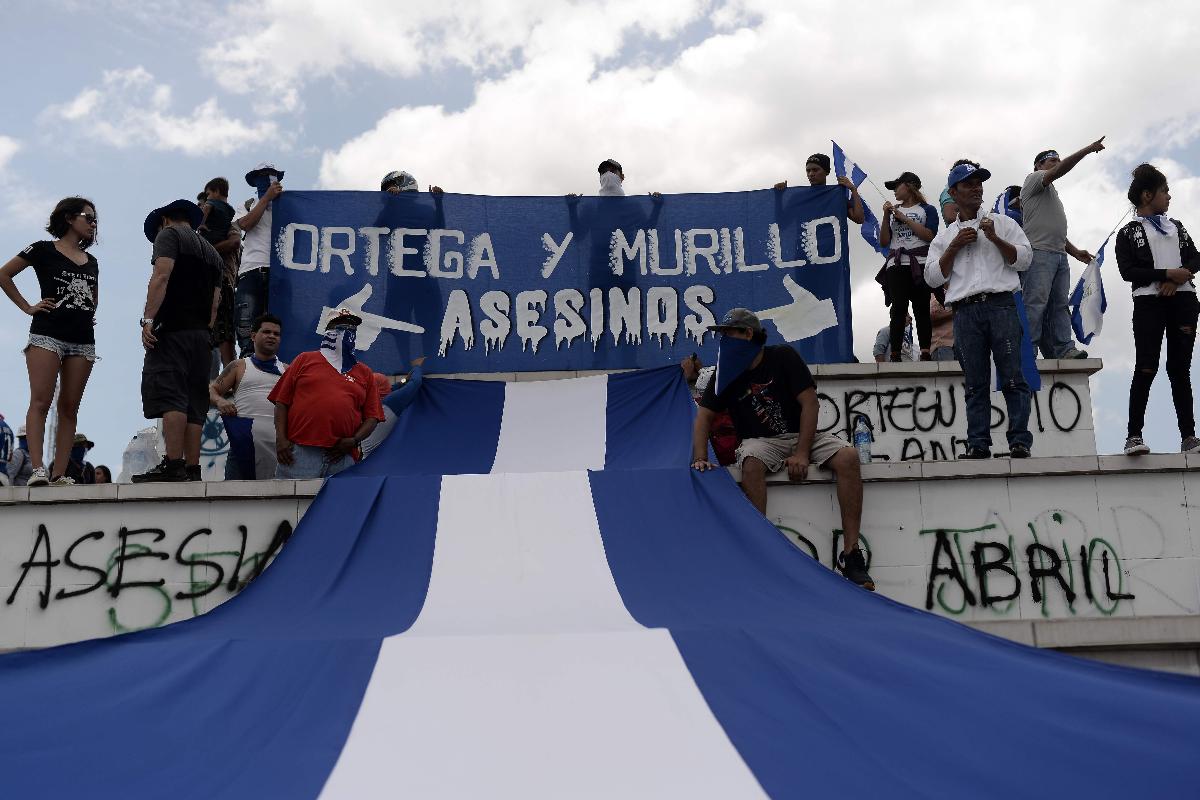 Manifestantes protestam contra Daniel Ortega e Rosario Murillo | MARVIN RECINOS/AFP