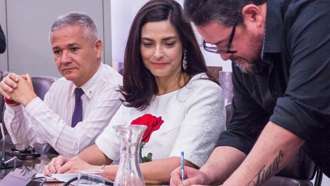 Assinatura da filiação partidária de Valéria Monteiro ao PMN, em janeiro: partido tenta impedir sua candidatura à Presidência. | Dennis Romano/PMN