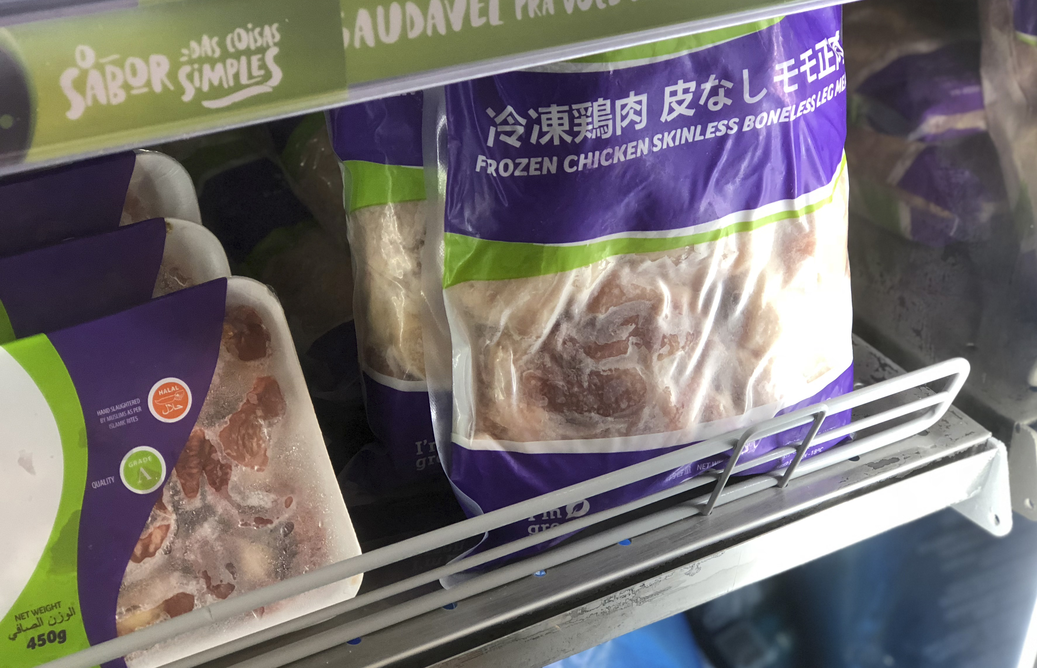 Frango enviado à China, à direita, e ao Oriente Médio, à esquerda | /Gazeta do Povo