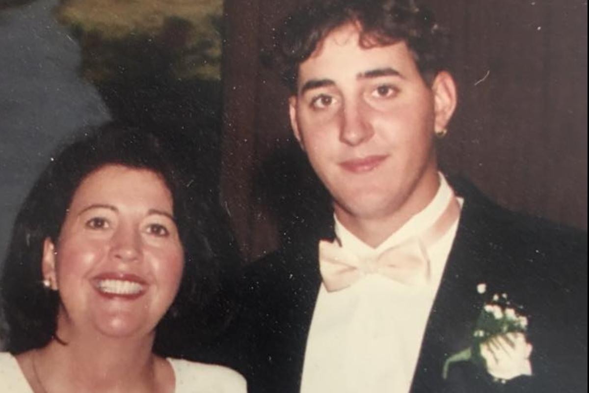 Christopher Moreland e sua mãe, antes do desaparecimento. | Reprodução/ Facebook