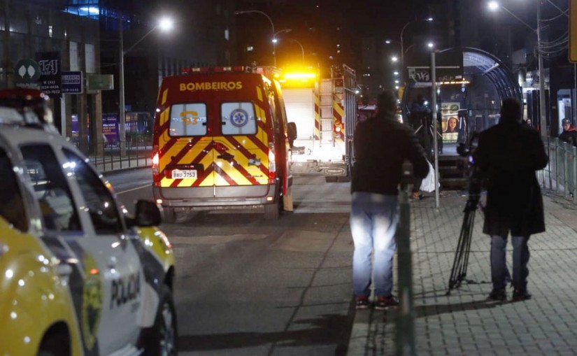 Assassinato foi ao lado da estação-tubo Coronel Dulcídio, no Batel. | Lineu Filho/Tribuna do Paraná