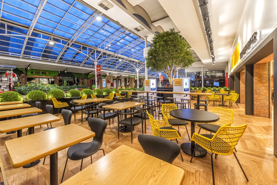 É hora de abrir um negócio no shopping? Consultores e empresários dizem que sim Loja da marca Jerônimo no shopping Estação, em Curitiba. Grupo Madero vê setor como “mina de ouro” para expandir. | Gerson Lima/Divulgação/