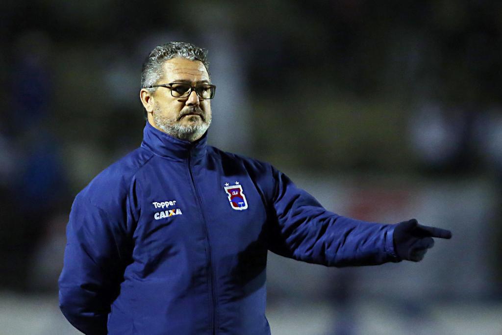 O técnico Rogério Micale rejeitou um convite do Iraque e vai continuar no comando do Paraná Clube. | Albari Rosa/Gazeta do Povo