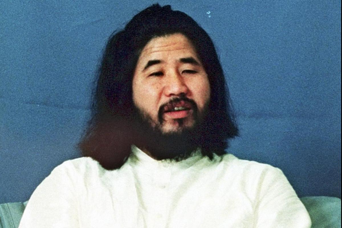 Shoko Asahara, líder do culto da Verdade Suprema e que foi executado nesta sexta, fala durante palestra realizada em 1989 | Japan News/Yomiuri