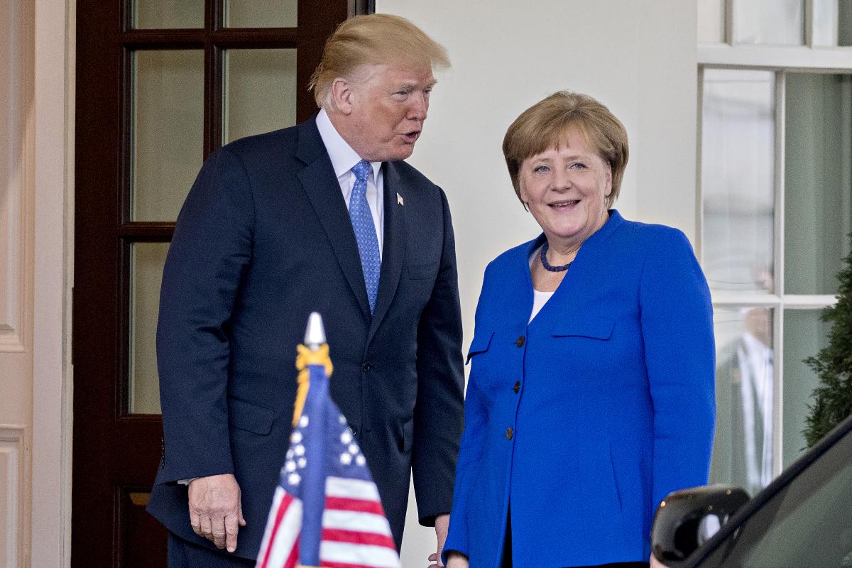 Presidente dos EUA, Donald Trump, e a chanceler alemã Agenla Merkel, na Casa Branca, em abril de 2018 | Andrew HarrerBloomberg