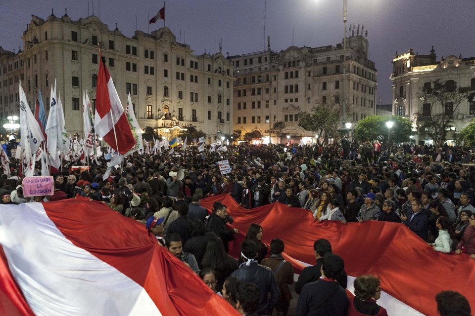 Manifestantes protestam contra escândalos de corrupção na Justiça do Peru | Guillermo Gutierrez/Bloomberg