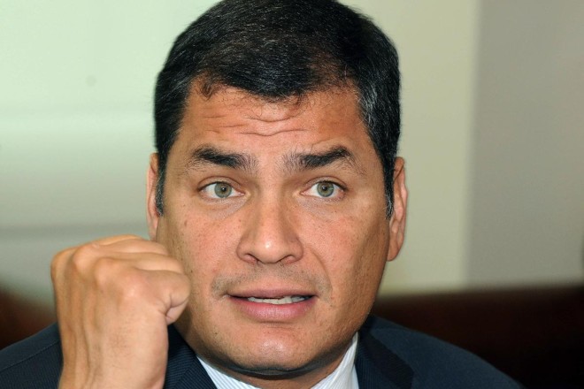 Rafael Correa, ex-presidente do Equador, se apresentou ontem ao consulado do Equador na Bélgica | FP PHOTO / PRESIDENCIA DE ECUADOR
