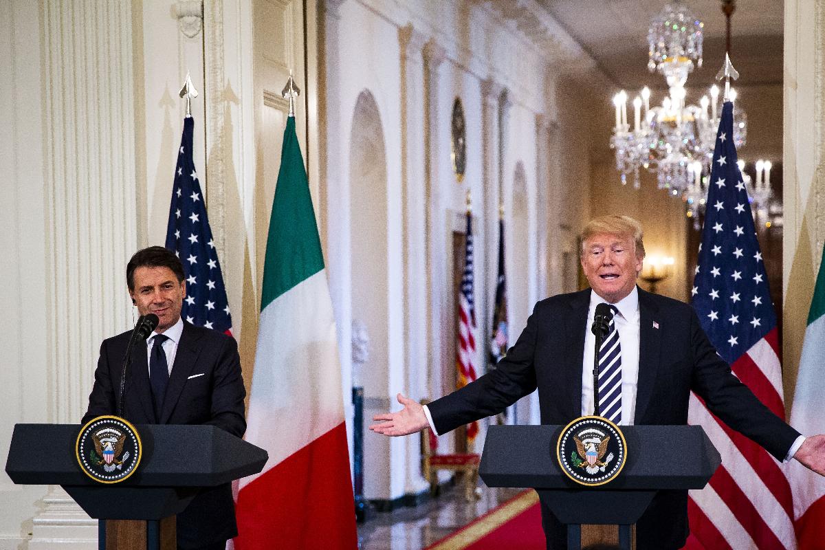 Presidente Donald Trump fala à imprensa após encontro com Giuseppe Conti, premiê italiano | Al Drago/Bloomberg