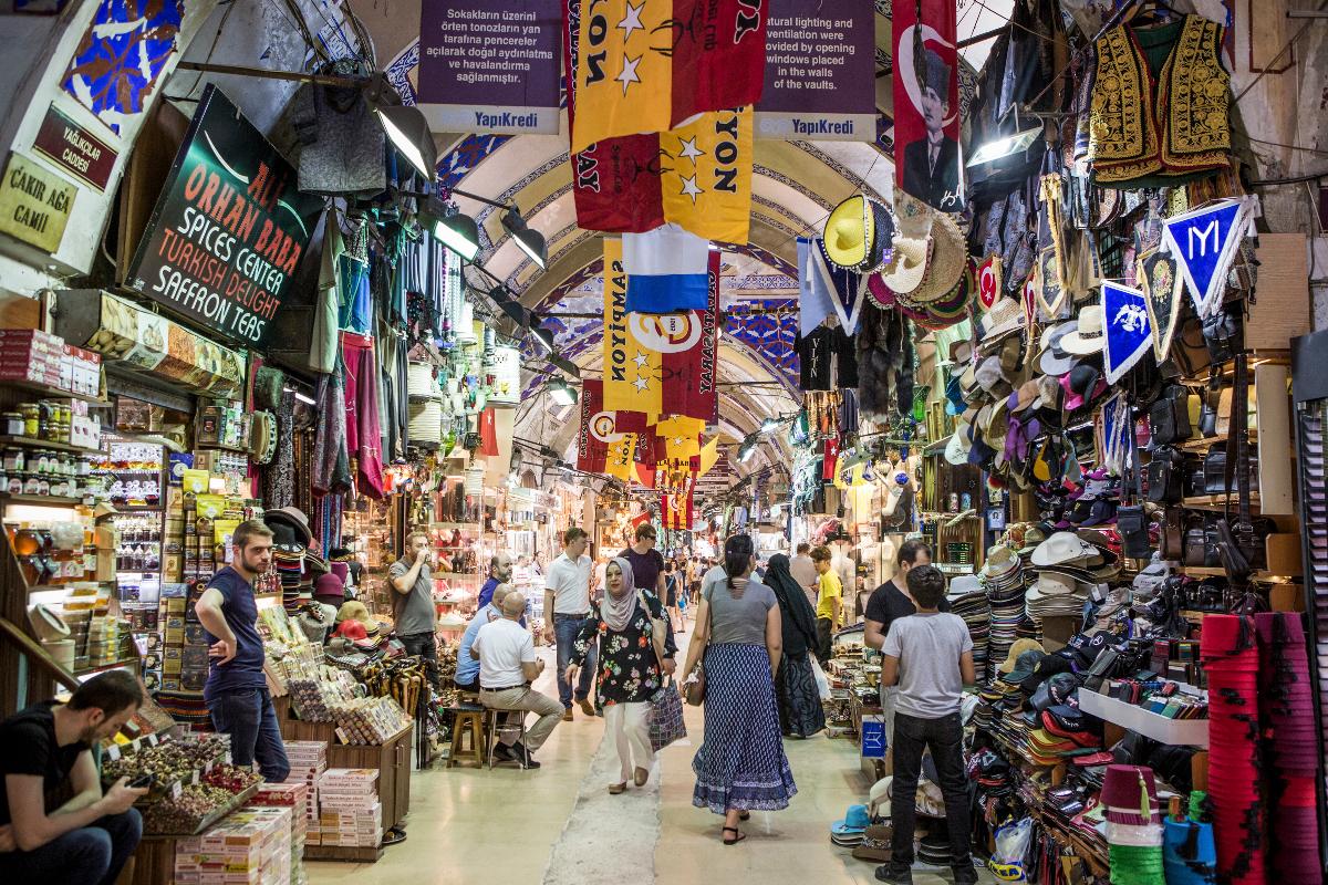Grande Bazar, de Istambul, é um retrato do que pode acontecer com a economia turca: custos em alta e vendas em baixa | ANDREW URWIN/
NYT