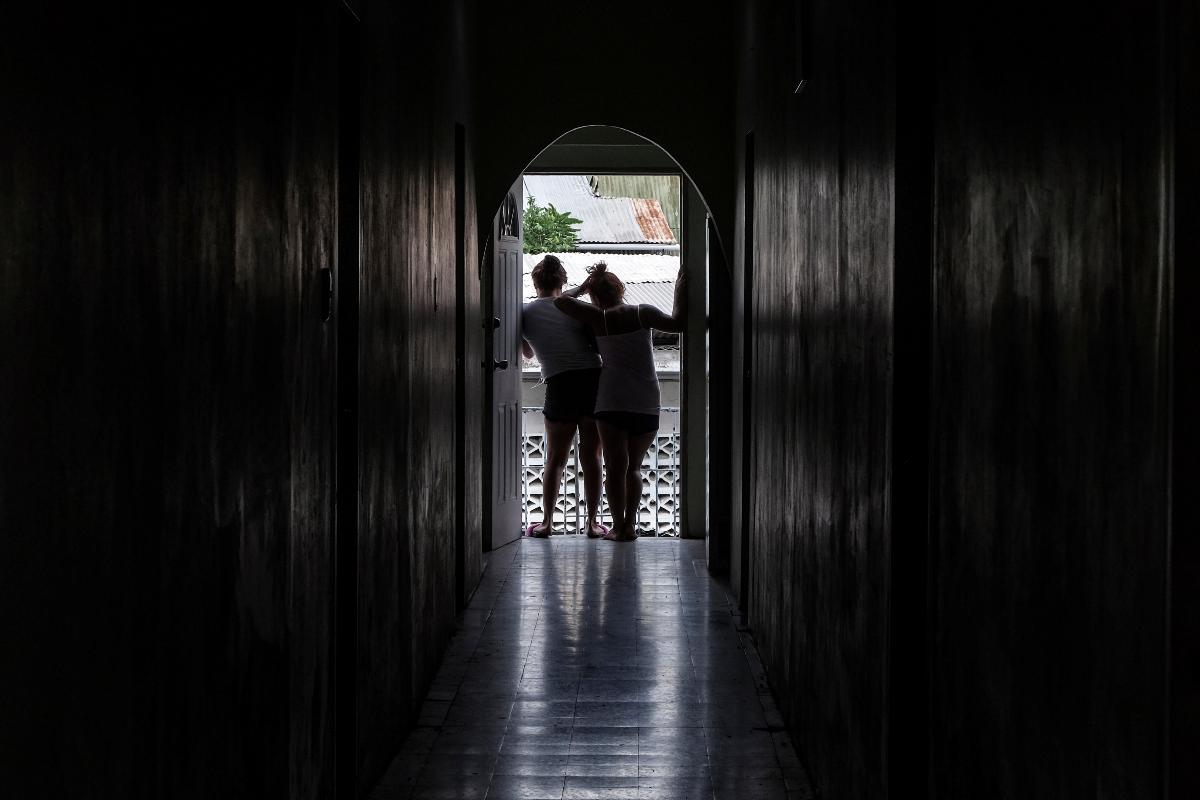 Luz e sua amiga foram vítimas de tráfico sexual em Trindade. As mulheres agora estão em uma casa segura com a ajuda de uma organização sem fins lucrativos | Jahi Chikwendiu/The Washington Post