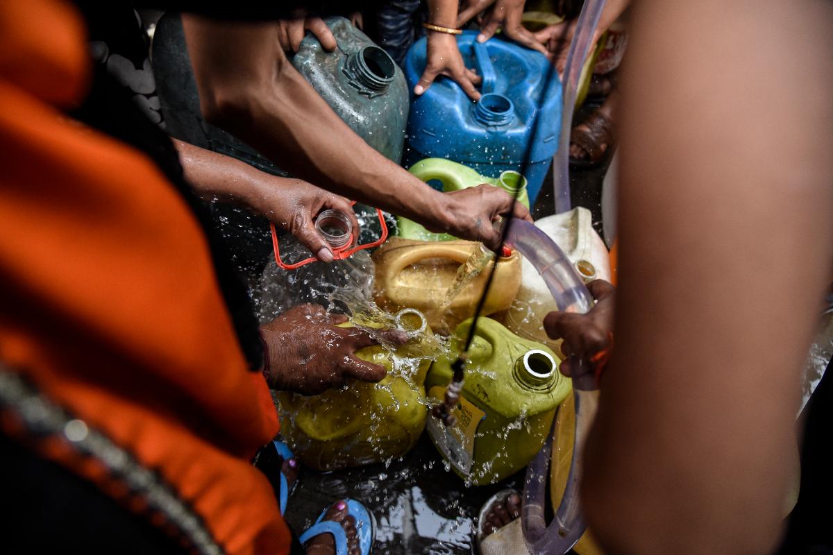 Noventa cidades da Índia, o segundo país mais populoso do mundo, sofrem com problemas crônicos de falta de água | SAUMYA KHANDELWAL/NYT