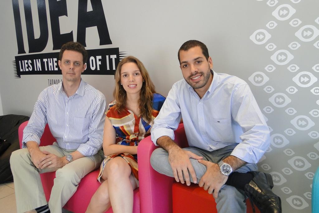 Equipe da fintech Quartilho,  especializada  na antecipação de recebíveis:  plataforma web concilia os diferentes interesses entre grandes empresas , sua cadeia de fornecedores e financiadores interessados em adquirir títulos destes fornecedores.