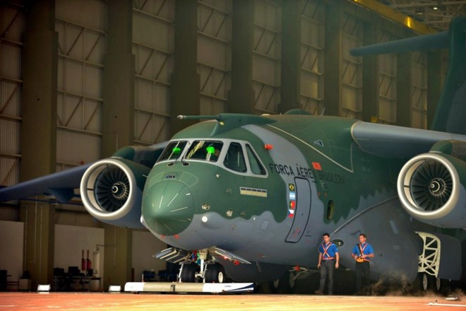 KC-390 é a principal aposta da divisão de defesa da Embraer | /