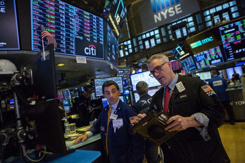 Traders trabalham no pregão da Bolsa de Valores de Nova York, em 13 de agosto de 2018, em Nova York | EDUARDO MUNOZ ALVAREZ/
AFP