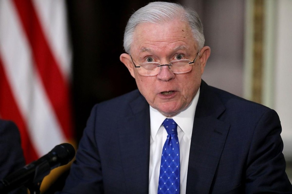Novas regras foram anunciadas pelo secretário da Justiça Jeff Sessions | CHIP SOMODEVILLA/AFP