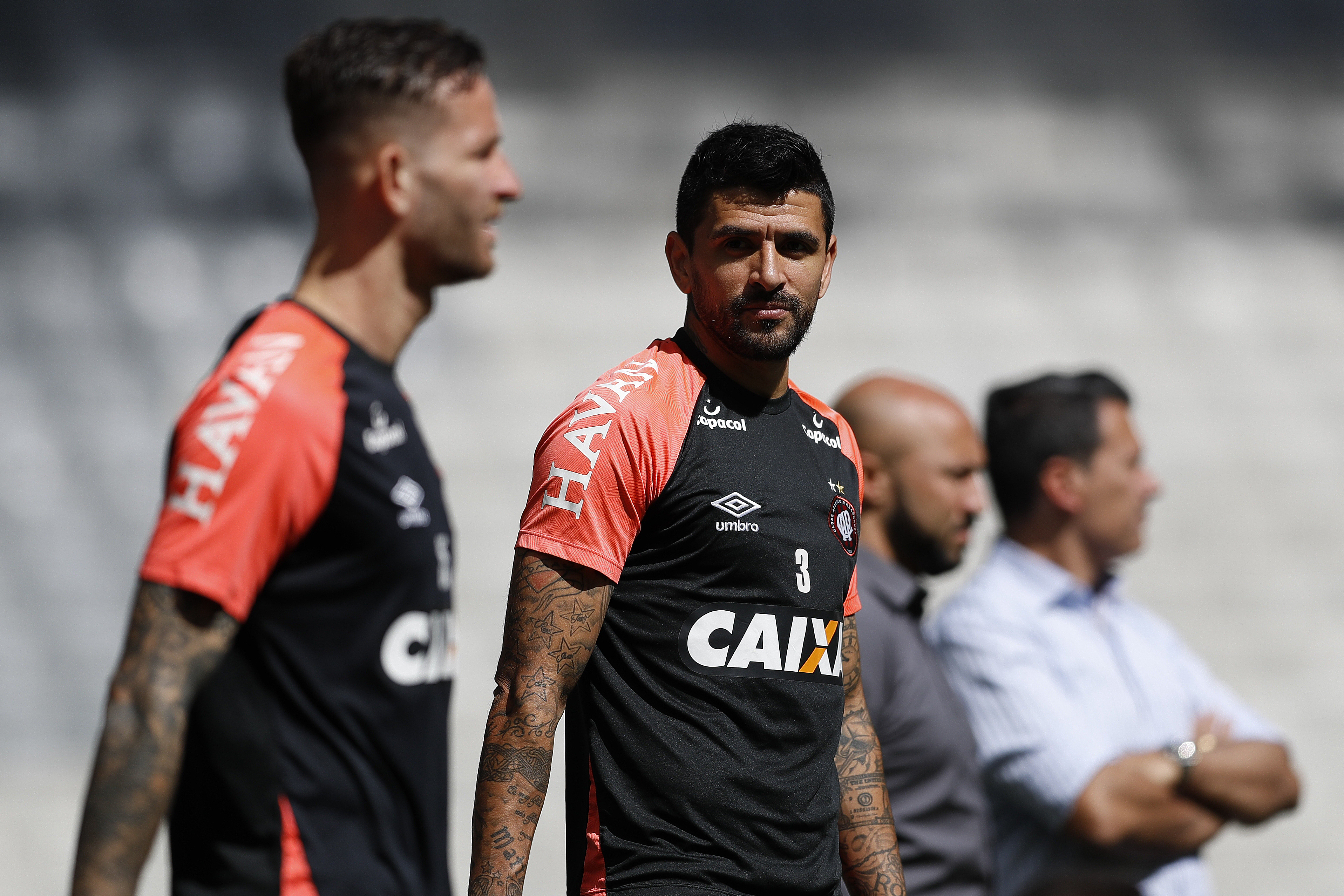 Léo Pereira e Lucho González, titulares do Furacão. | Jonathan Campos/Gazeta do Povo