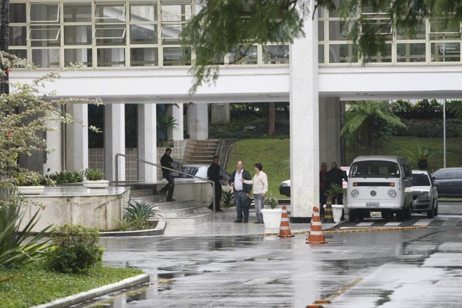 Investigadores recolhem provas na Assembleia Legislativa durante Operação Ectoplasma II, em 2010 | Aniele Nascimento/Gazeta do Povo