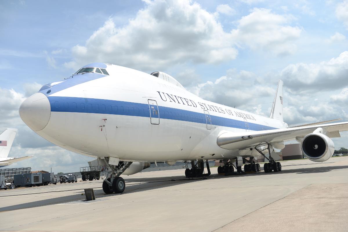 Avião que transporta o secretário de Defesa dos EUA tem capacidade para transportar até 110 pessoas | Flickr/Offutt Air Force Base