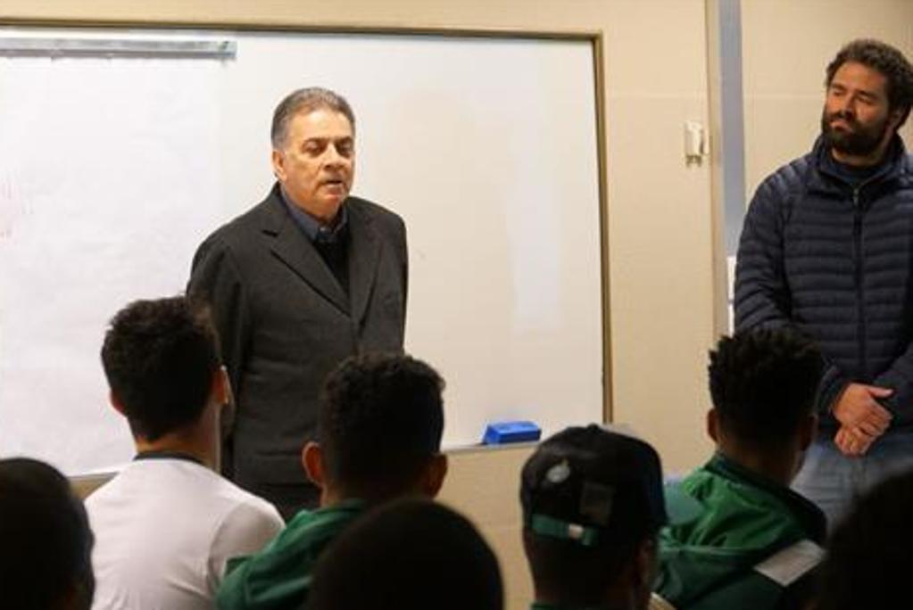 Paulo Pelaipe (à esq), ao lado do presidente do Coritiba, Samir Namur | Divulgação/Coritiba