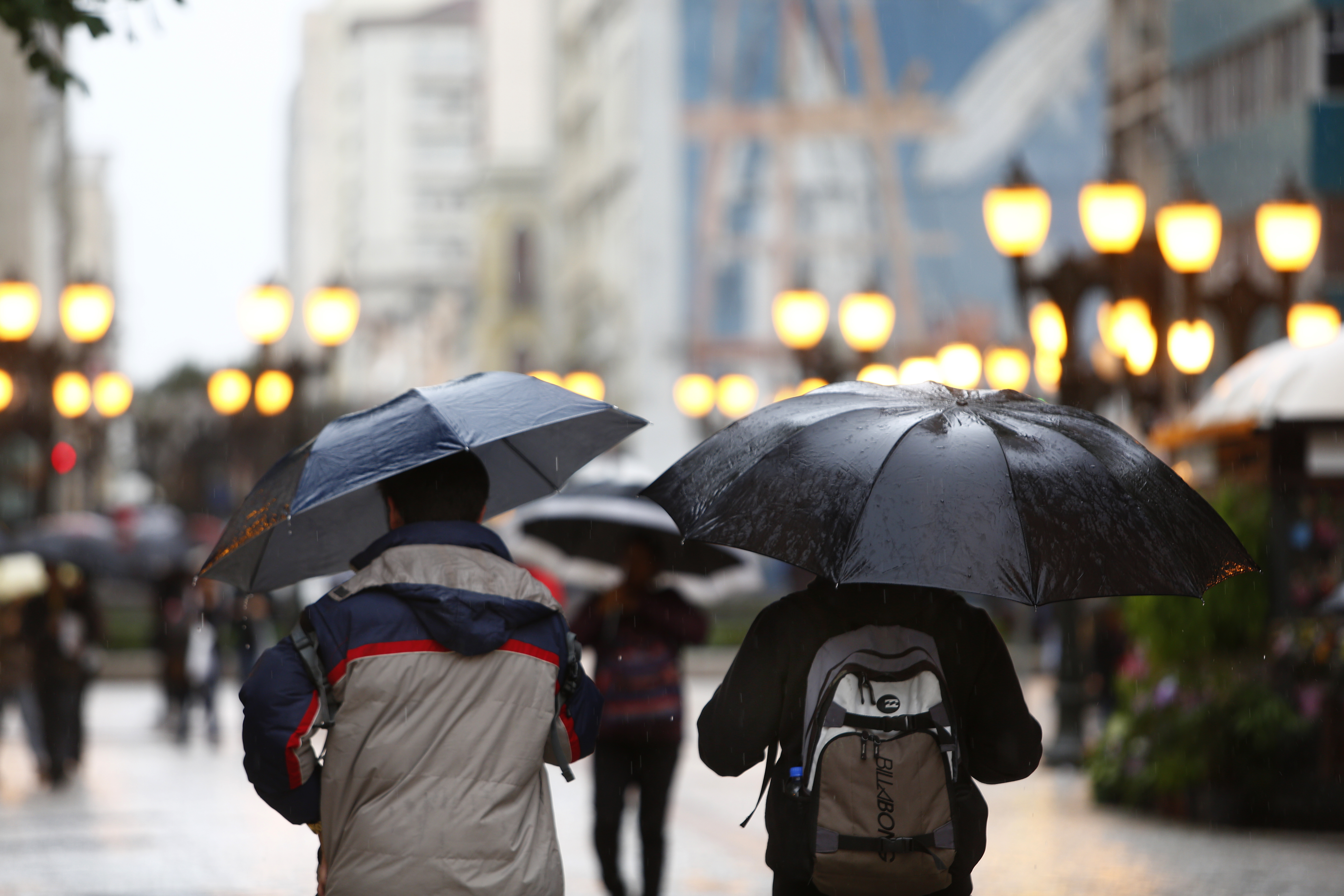 Prepare o guarda-chuva e o casaco | Aniele Nascimento/Gazeta do Povo