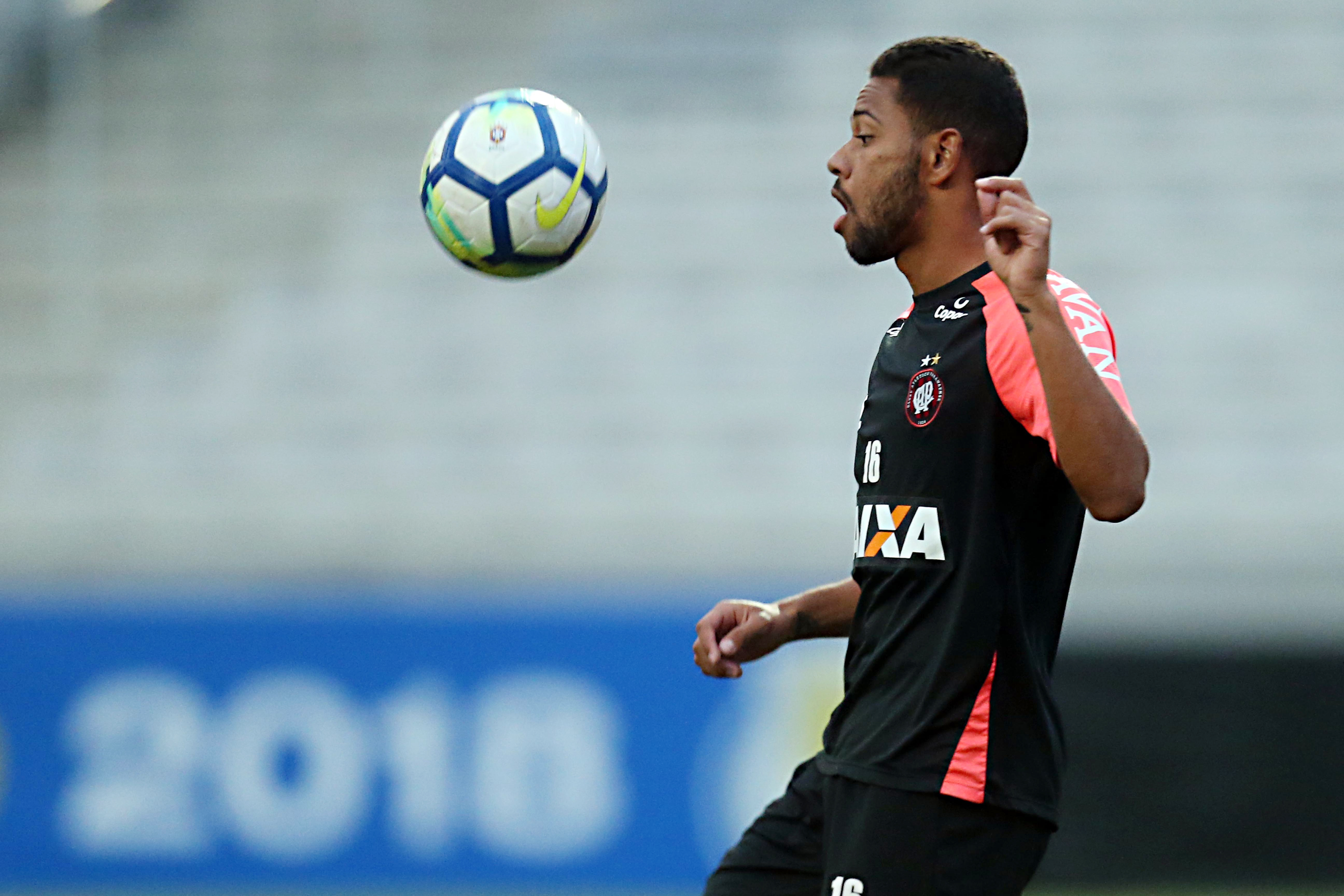 Renan Lodi é uma das atrações do Furacão em Fortaleza. | Albari Rosa/Gazeta do Povo