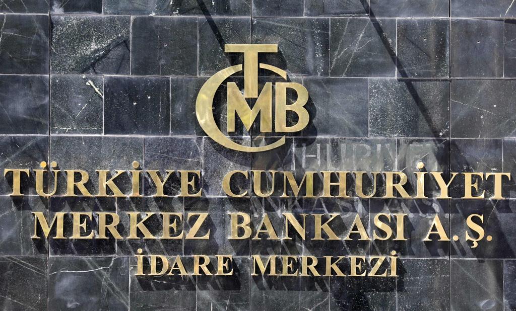 Fachada do banco central da Turquia, que já adotou uma série de medidas para aumentar a liquidez da lira, a moeda do país. | ADEM ALTAN/AFP