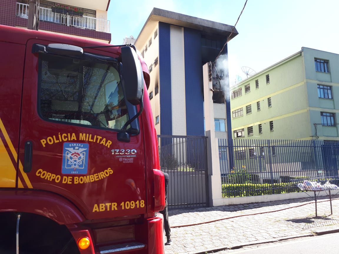 Suspeita é que incêndio tenha começado por causa de um curto-circuito | Raquel Derevecki/Gazeta do Povo