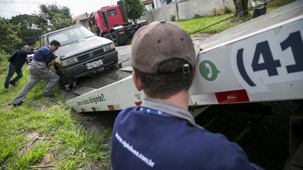 Veículos guinchados há mais de dois meses serão postos à venda | Marcelo Andrade/Gazeta do Povo