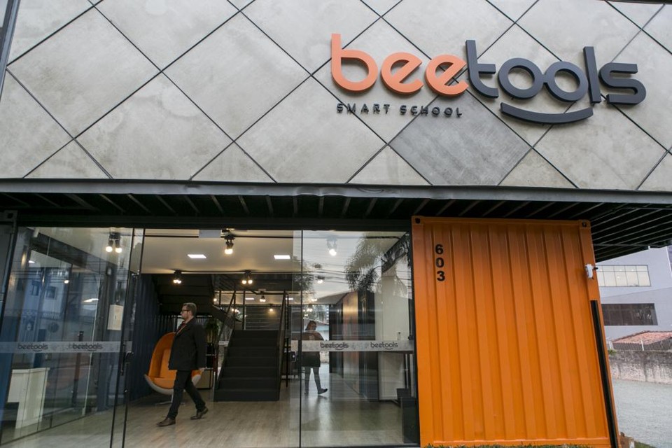 Unidade da Beetools no bairro Água Verde, em Curitiba. Até o fim de 2018, a cidade terá cinco pontos da escola. | Marcelo Andrade/Gazeta do Povo
