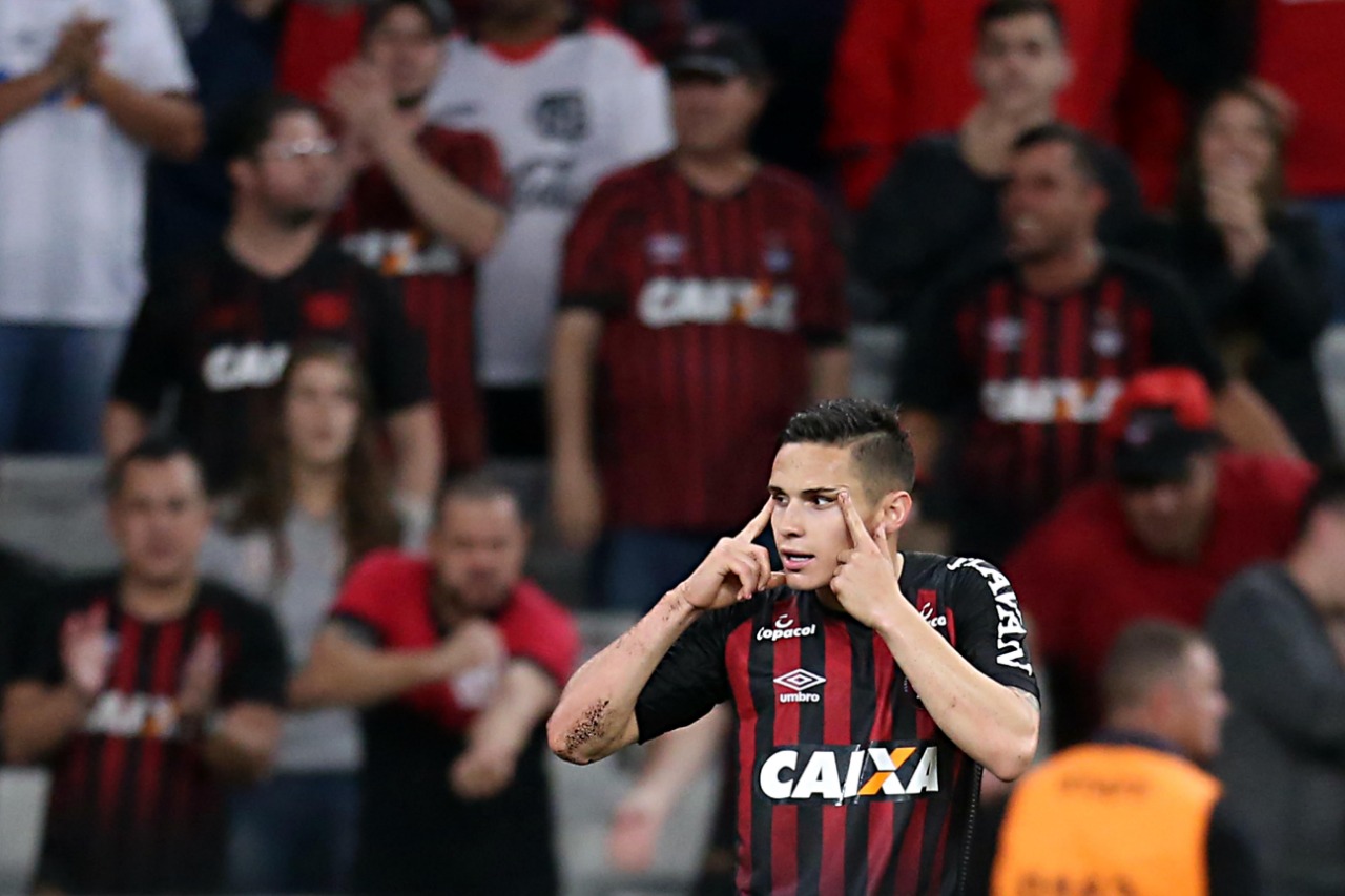 Raphael Veiga anotou o gol da vitória do Atlético sobre o Vasco na Arena da Baixada | Albari Rosa/Gazeta do Povo
