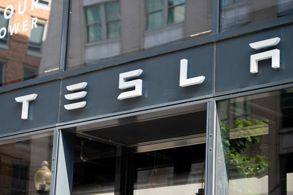 Fachada de um showroom da Tesla em Washington, D.C, nos Estados Unidos. | SAUL LOEB/AFP