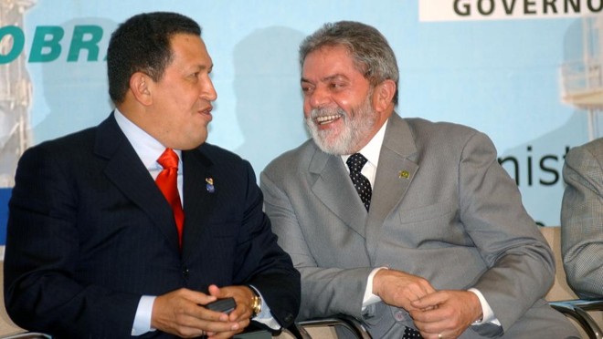 Os ex-presidentes Hugo Chávez e Lula: empréstimos feitos pelo BNDES ampliaram presença brasileira em países aliados dos governos petistas. | /Agência Brasil
