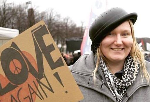 A fiel Mienke de Wilde, que acredita no “Monstro do Espaguete Voador”: “eu acho inacreditáveis outras religiões” | Facebook / Reprodução