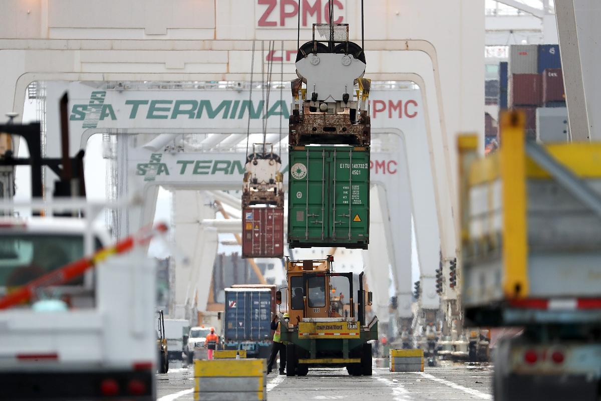 Terminal portuário de Hong Kong: Europa está negociando acordo comercial com a China | JUSTIN SULLIVANAFP