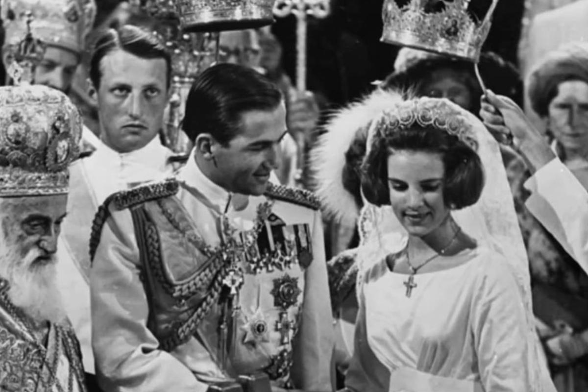 Constantino II e Anne-Marie da Dinamarca durante seu casamento em 1966. | Reprodução