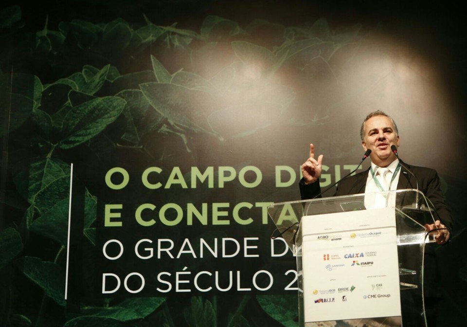 O 7º Fórum de Agricultura da América do Sul foi confirmado no encerramento da 6ª edição, nesta sexta-feira (24), pelo coordenador do Núcleo de Agronegócio da Gazeta do Povo, Giovani Ferreira. | Marcelo Andrade/Gazeta do Povo