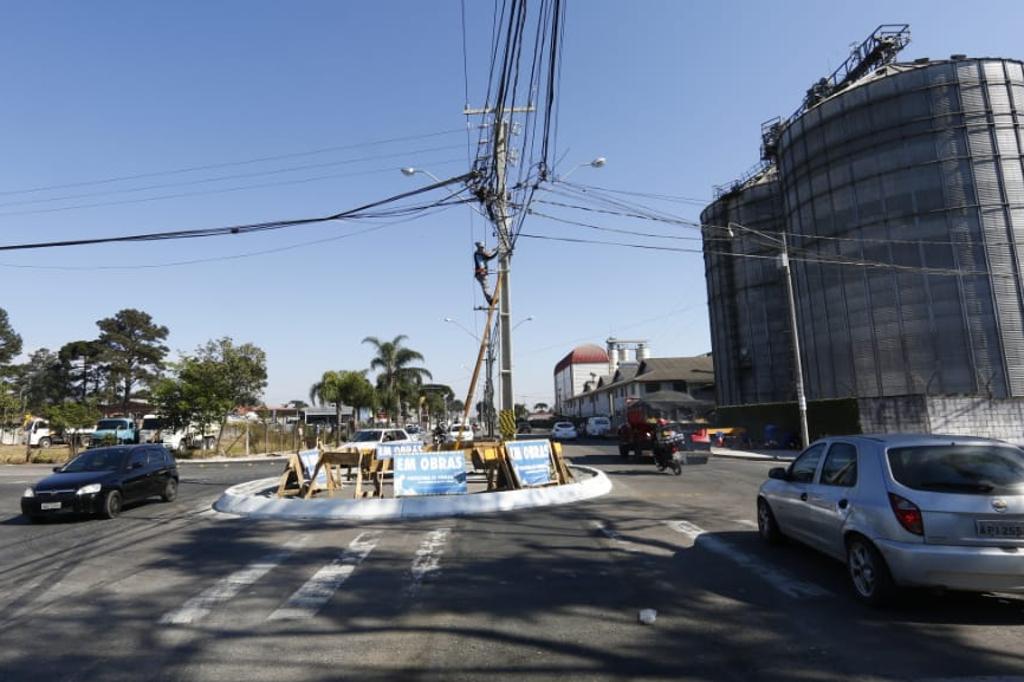 Ao menos dois acidentes foram registrados no local desde a instalação da rotatória | Aniele Nascimento/Gazeta do Povo