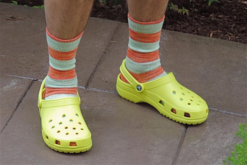 Crocs, o icônico sapato. | Peter Stevens/Flickr