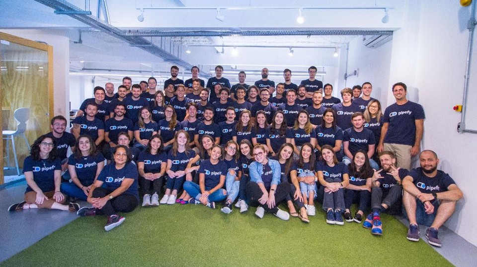 Ao todo, são 16 posições abertas para o a sede da empresa em Curitiba e o escritório no em São Francisco, no Vale do Silício. | Divulgação/Pipefy